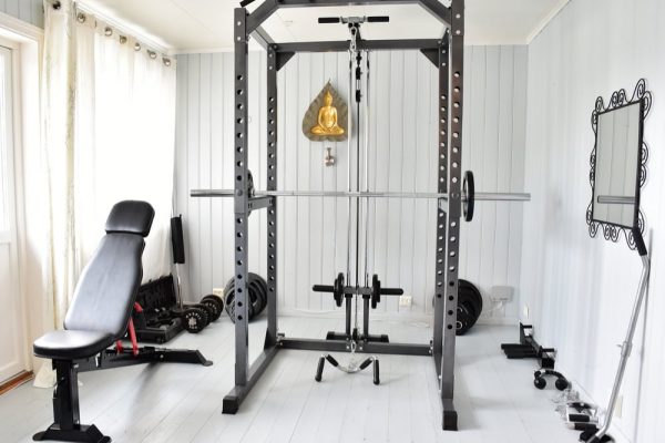 AT-HOME-GYM-EQUIPMENT-ASSEMBLY-600x400